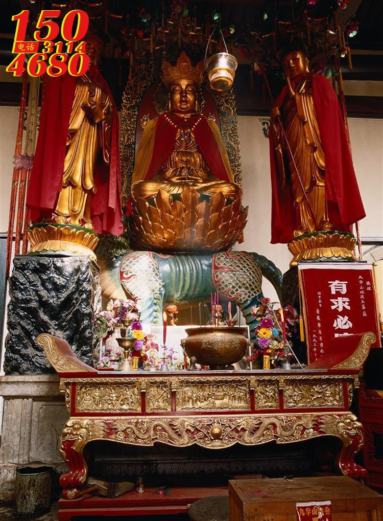 传统佛像-坐在麒麟上的镀金佛像