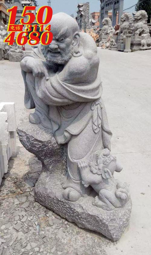 笑狮罗汉青石雕像